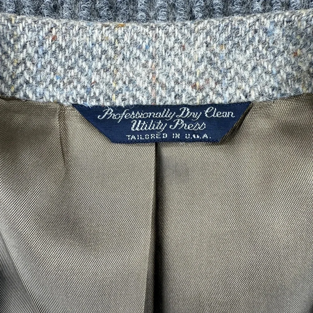 Cricketeer Blazer Mens 46 Gray Tweed Herringbone Wool Made USA 2 Button Dillards